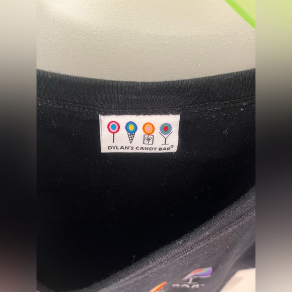 Hi, selling this pretty shirt for kids in size M. - Picture 3 of 5